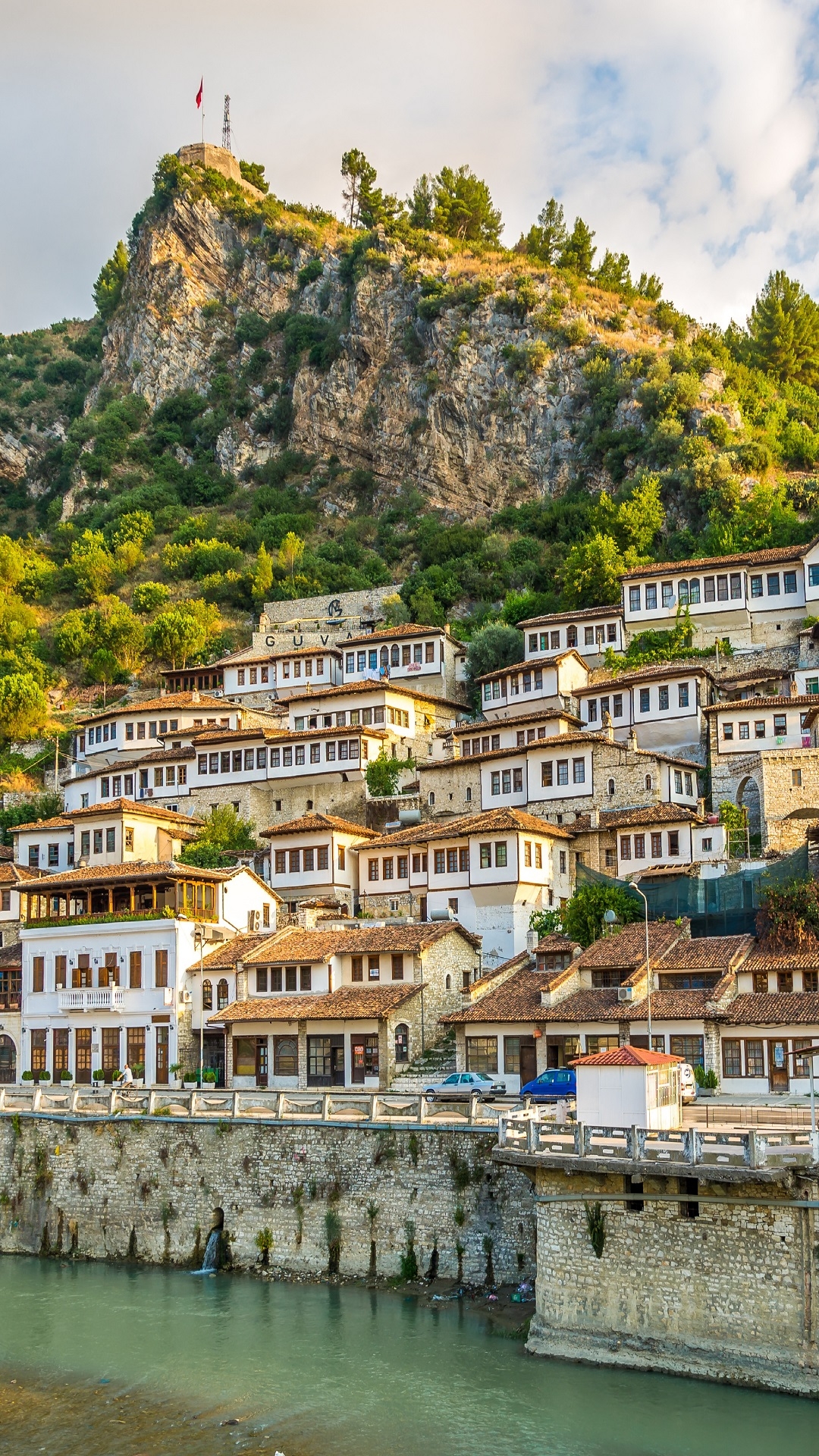 Berat City Albania for Apple iPhone 6S & 7 Plus resolution