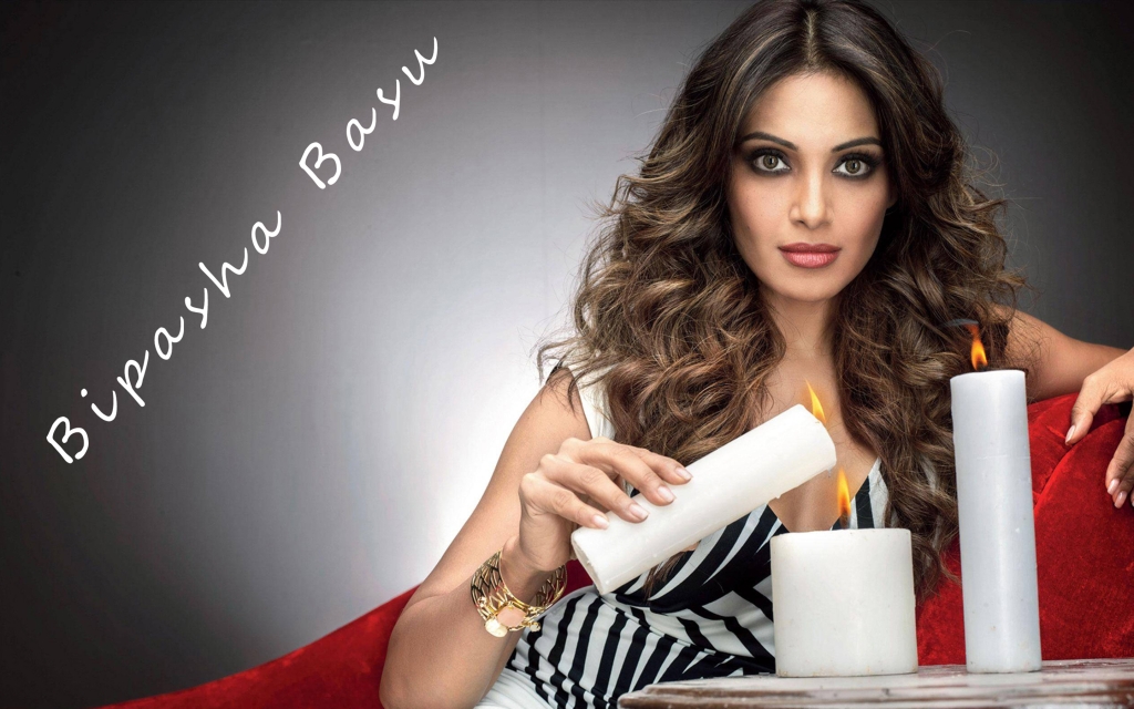 Bipasha Basu for 1024 x 640 widescreen resolution