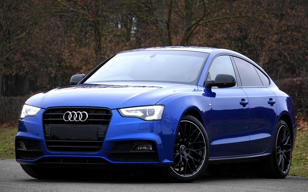 Blue Audi A5 for 1024 x 640 widescreen resolution