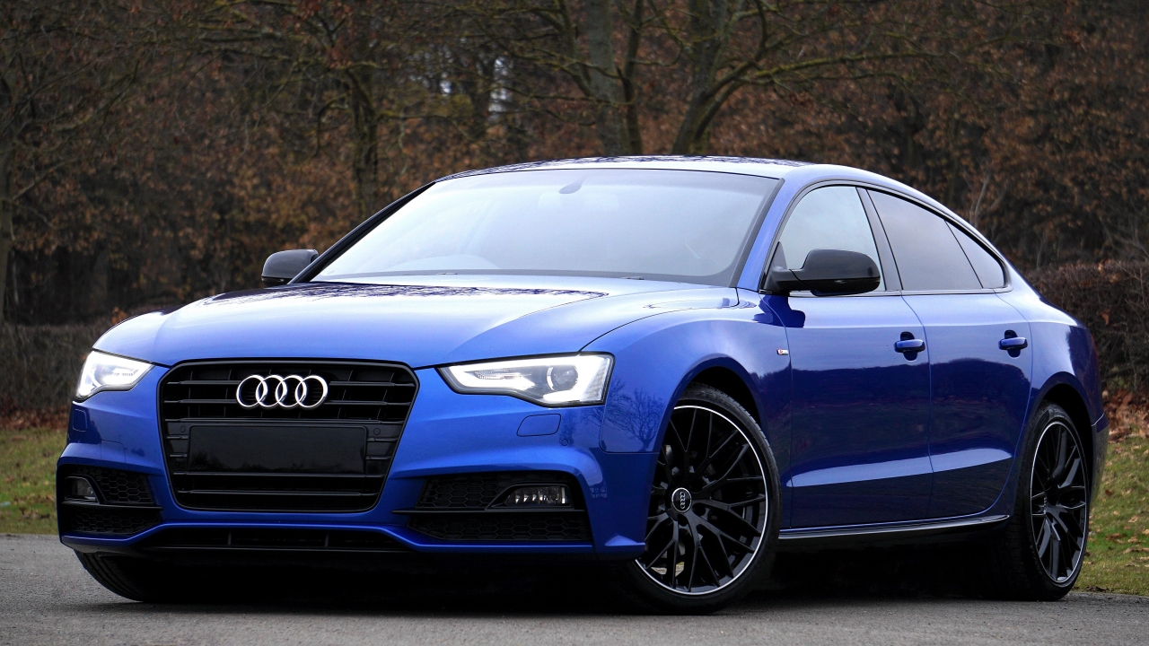 Blue Audi A5 for 1280 x 720 HDTV 720p resolution