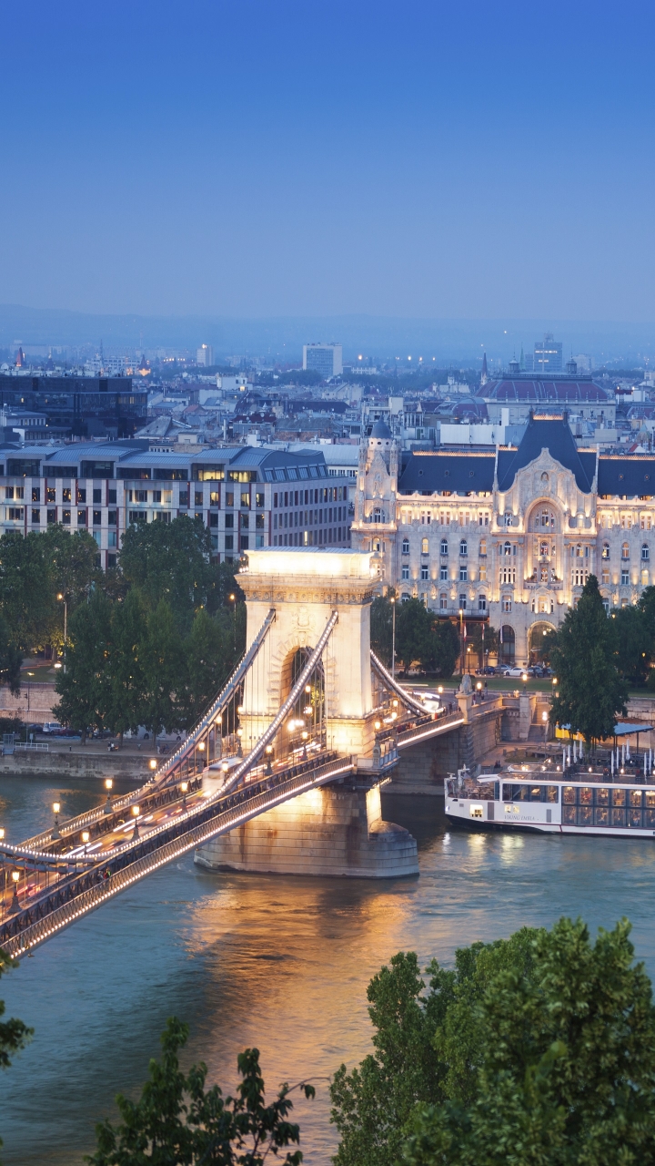 Chain Bridge Hungary for 720p HD Smartphones resolution