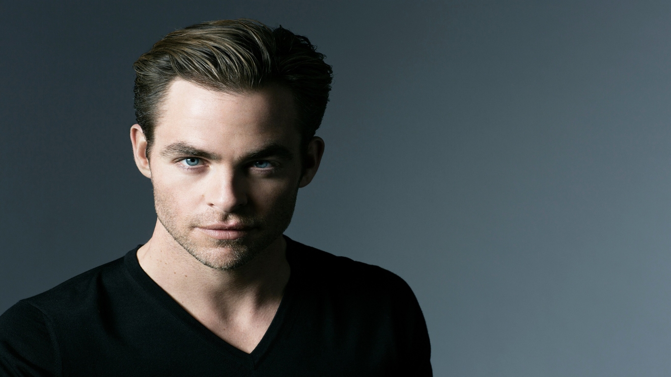 Chris Pine Smart Look for 1366 x 768 HDTV resolution