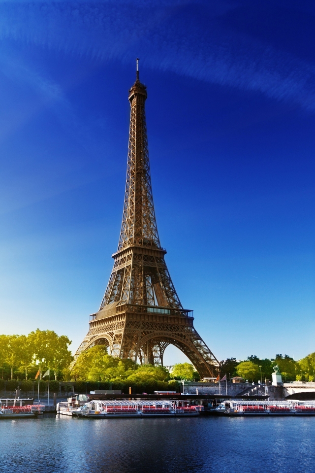 Eiffel Tower Paris for Apple iPhone 4 resolution