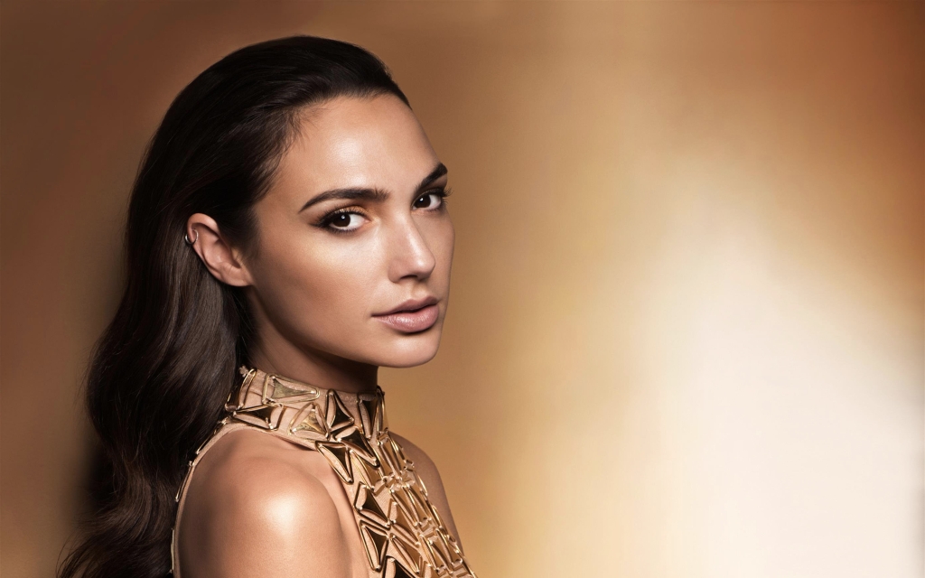 Gorgeous Gal Gadot for 1024 x 640 widescreen resolution