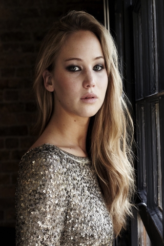 Jennifer Lawrence Cool Look for 320 x 480 Phones resolution