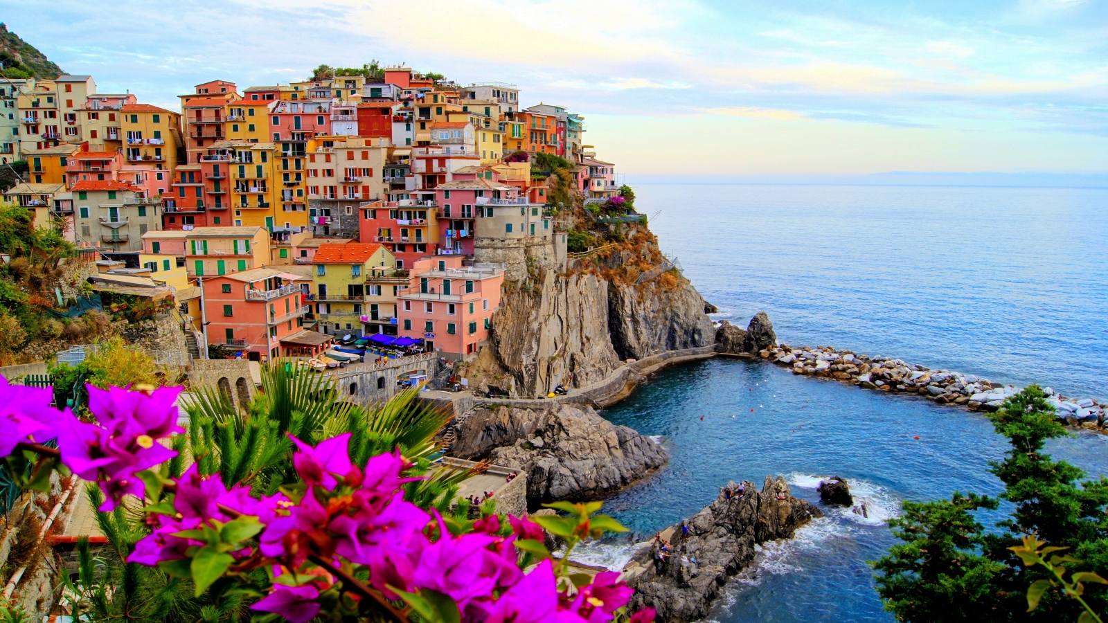 Manarola Itlay for 1600 x 900 HDTV resolution