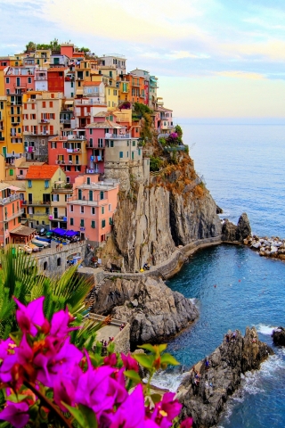 Manarola Itlay for 320 x 480 Phones resolution