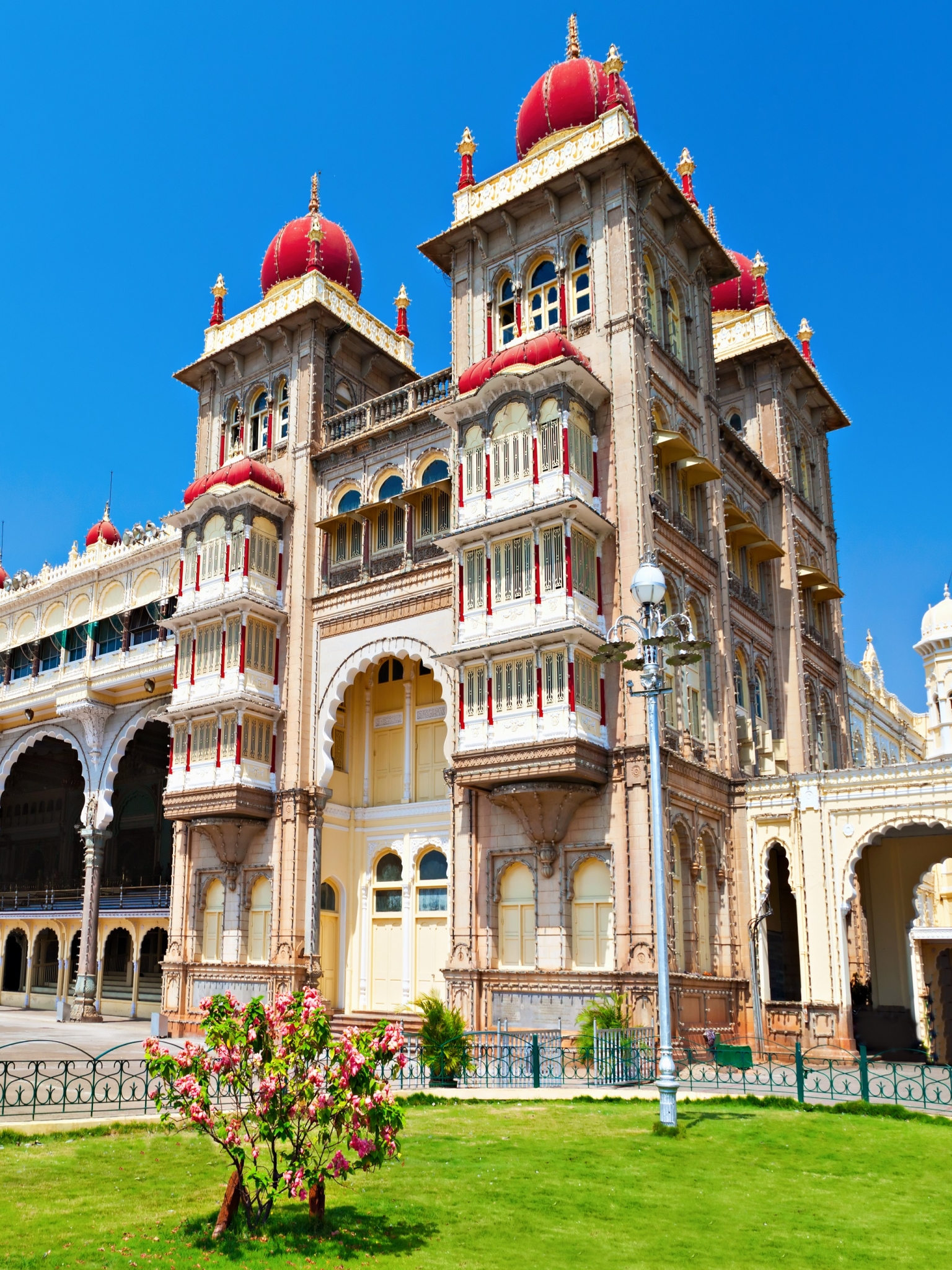 Mysore Palace Karnataka for Apple iPad Air 2 resolution