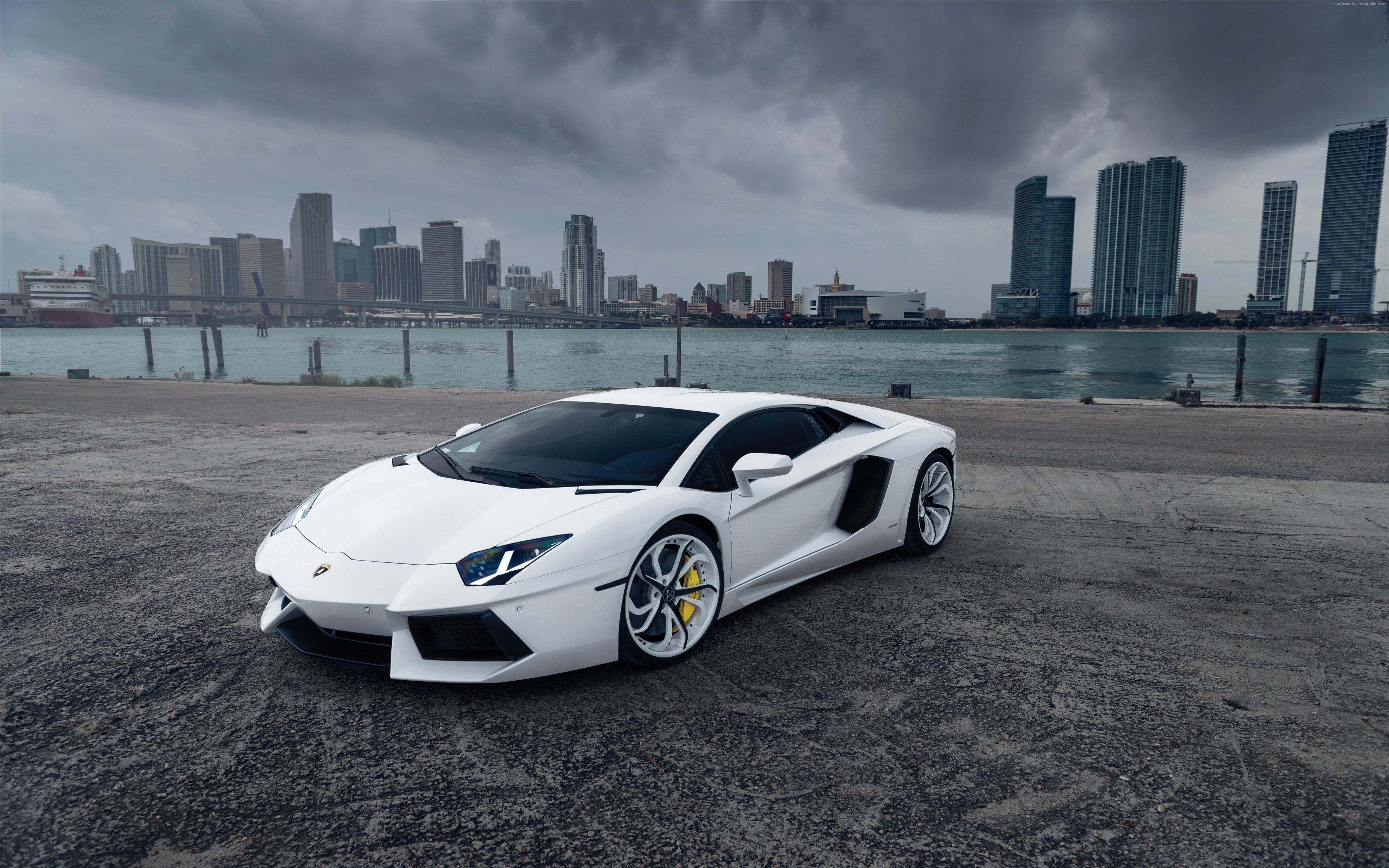 White Lamborghini Aventador for 3840 x 2400 4K Retina Display resolution